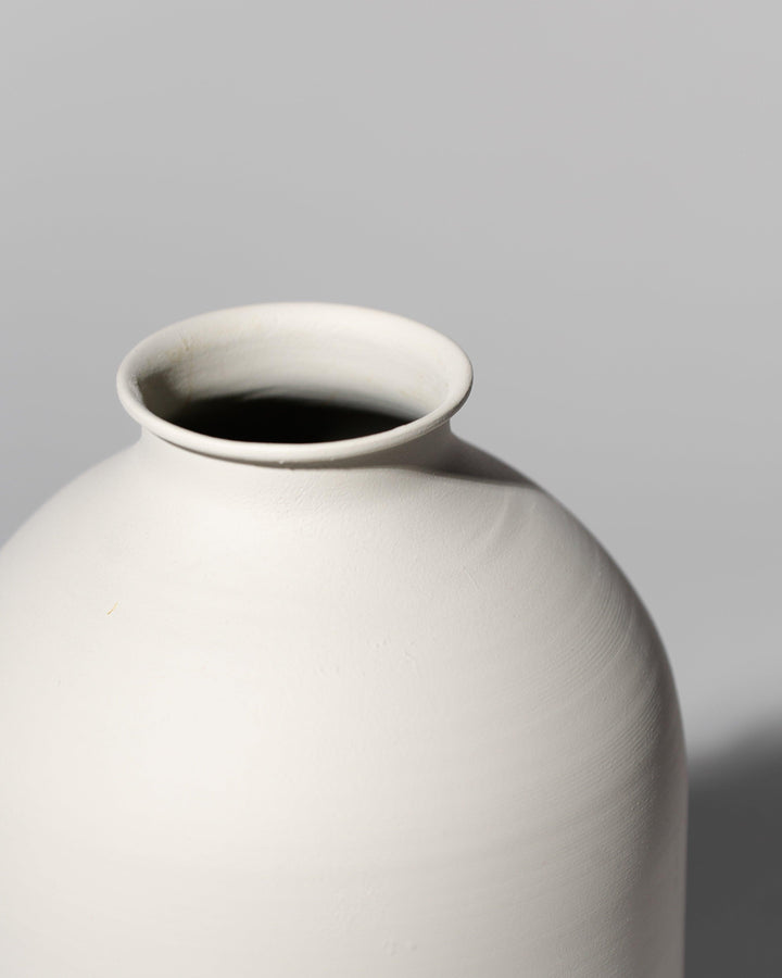 HERA IRON VASE - MATT WHITE - Decovasse